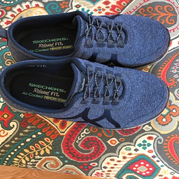 Skechers Shoes - Skechers relaxed fit air cooled memory foam Sz 7